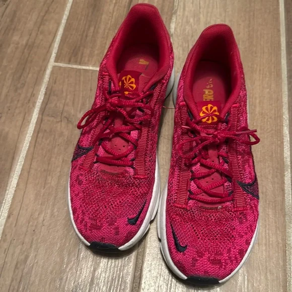 Nike pink, orange, and white. SuperRip flyknit go 3 training shoe. - Picture 1 of 8